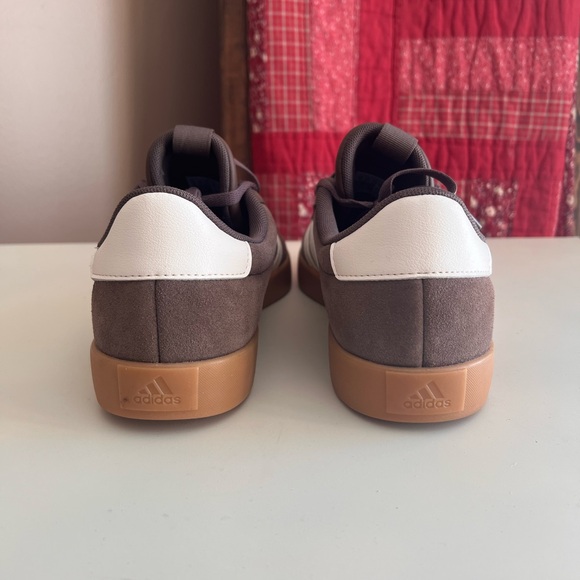 Adidas VL Court 3.0 Sneakers in Brown and White - Picture 4 of 7